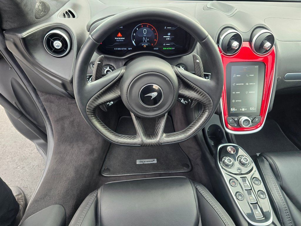 Used 2022 McLaren GT RWD image 17