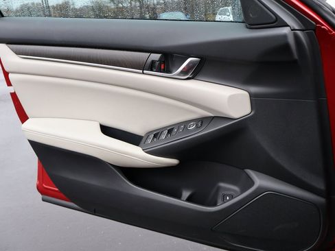 Certified 2018 Honda Accord EX image 29