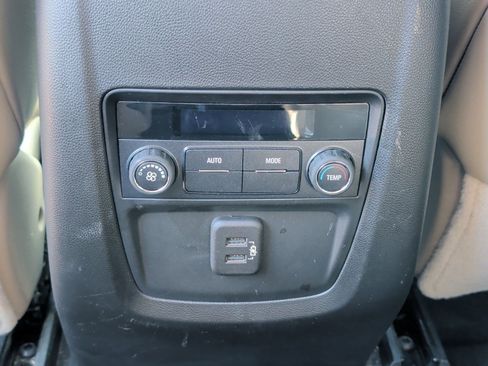 Used 2020 Buick Enclave Essence FWD image 25