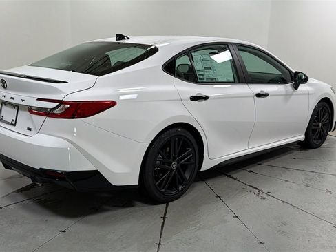 New 2026 Toyota Camry Hybrid image 5