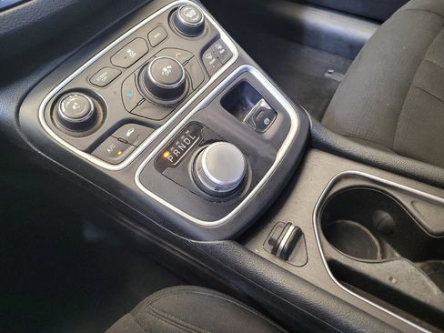 Used 2016 Chrysler 200 Limited w/ Convenience Group FWD image 26