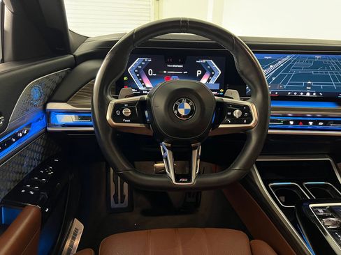 Used 2023 BMW 740i image 25