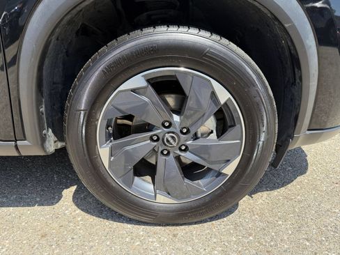 Used 2025 Nissan Rogue SV FWD image 32