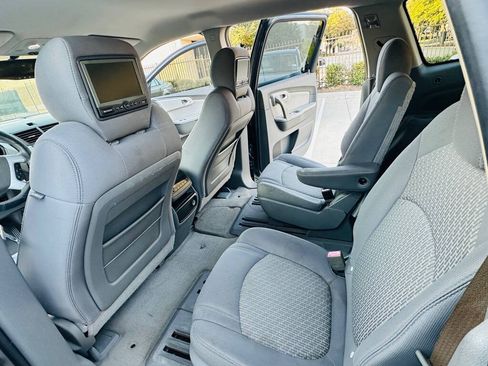 Used 2009 Chevrolet Traverse LT FWD image 18