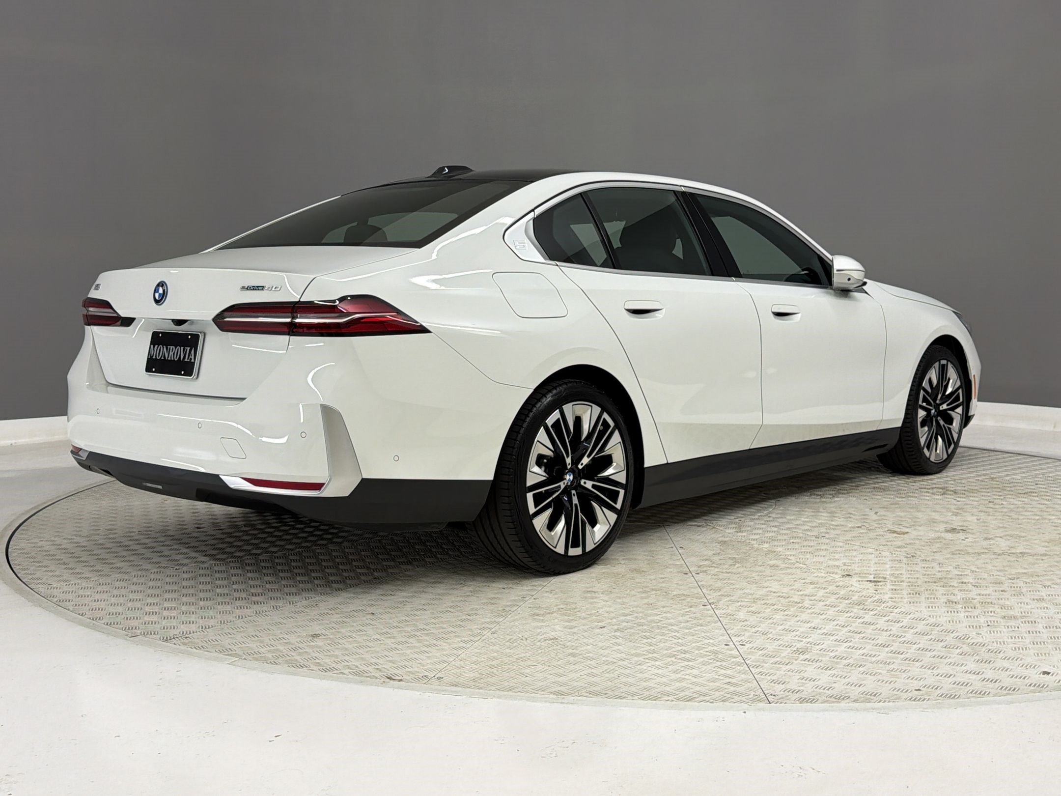 Used 2026 BMW i5 eDrive40 RWD image 9