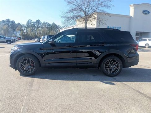 Used 2025 Ford Explorer ST image 6
