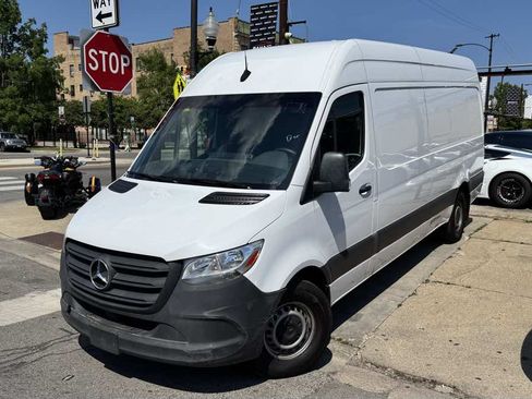 Used 2023 Mercedes-Benz Sprinter 2500 image 2