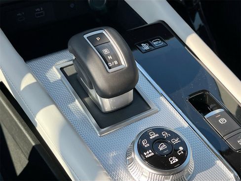 New 2025 Mitsubishi Outlander SEL image 17