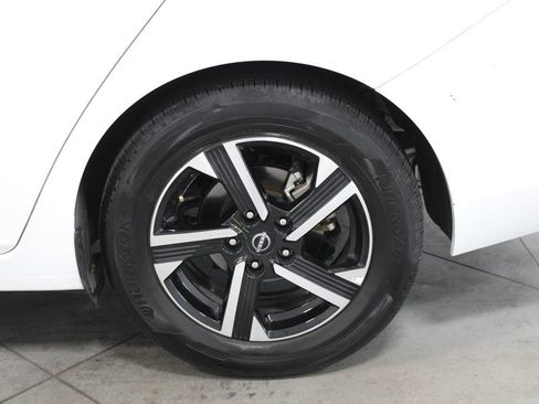 Used 2025 Nissan Sentra SV FWD image 16