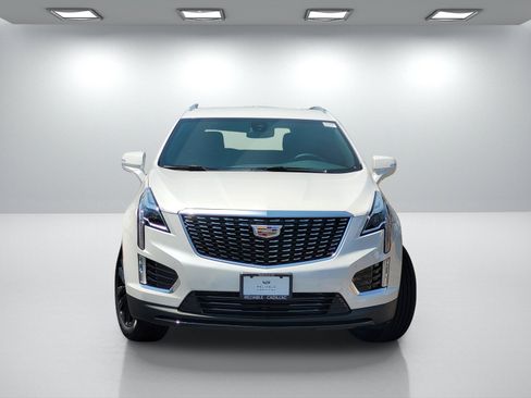 New 2026 Cadillac XT5 Luxury w/ LPO, ONYX Package FWD image 2