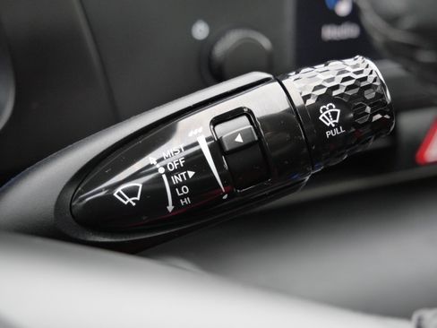 Certified 2025 Hyundai Elantra Sport image 34