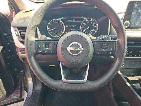 Used 2023 Nissan Rogue SV FWD image 14