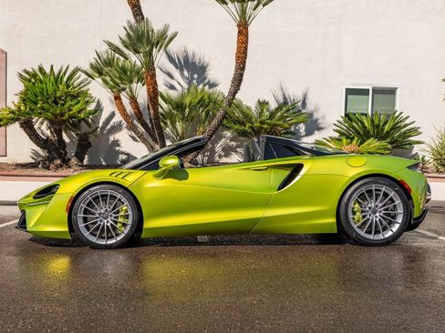 Used 2025 McLaren Artura Spider RWD image 3