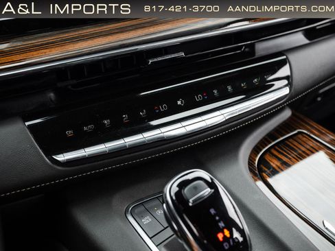 Used 2024 Cadillac Escalade ESV Premium Luxury w/ Performance Package AWD/4WD image 16