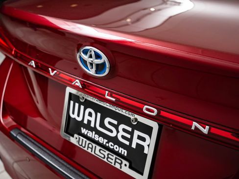 Used 2020 Toyota Avalon Limited w/ Advanced Safety Package FWD image 18