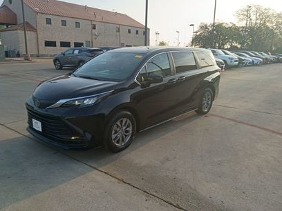 Used 2025 Toyota Sienna LE