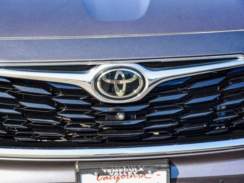 Certified 2022 Toyota Highlander Platinum image 13