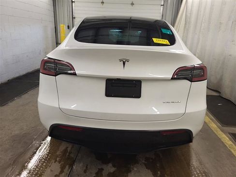 Used 2024 Tesla Model Y Long Range image 5