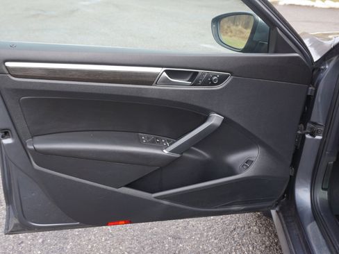 Used 2017 Volkswagen Passat 1.8T SE image 33