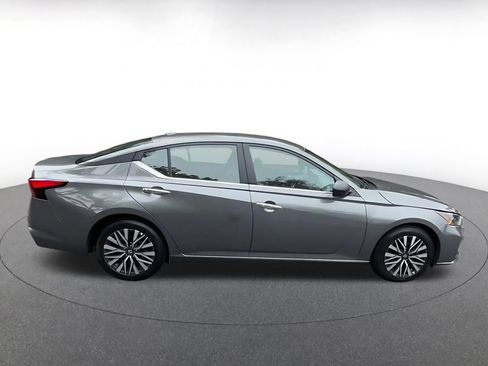 Used 2025 Nissan Altima 2.5 SV FWD image 16