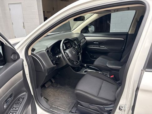 Used 2016 Mitsubishi Outlander SE AWD/4WD image 14