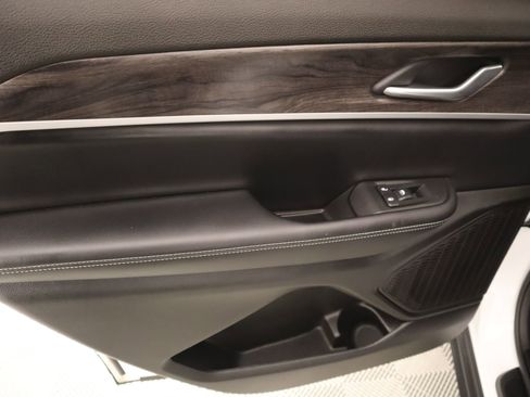 Used 2025 Jeep Grand Cherokee L Limited image 19