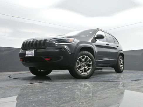 Used 2021 Jeep Cherokee Trailhawk image 40