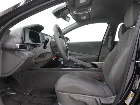Certified 2025 Hyundai Elantra SE FWD image 22