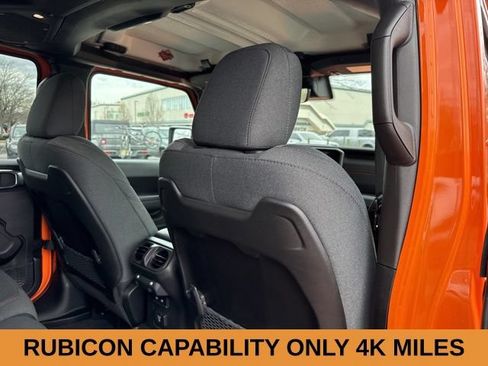 Used 2025 Jeep Gladiator Rubicon w/ Technology Group AWD/4WD image 29