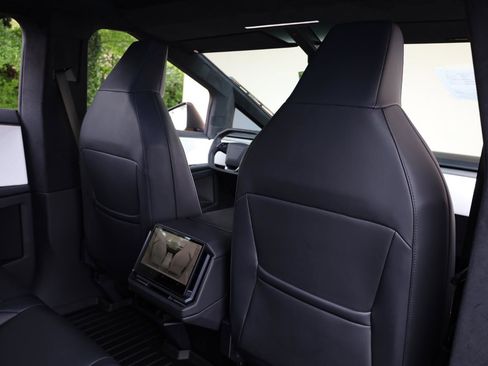 Used 2024 Tesla Cybertruck AWD Crew Cab image 26