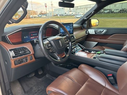 Used 2023 Lincoln Navigator Reserve image 26
