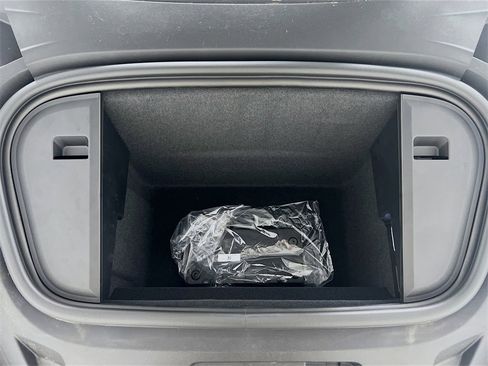 New 2025 Porsche Taycan image 31