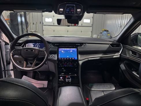 Used 2024 Jeep Grand Cherokee L Limited w/ Luxury Tech Group II image 20