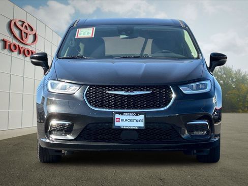 Used 2023 Chrysler Pacifica Touring-L FWD image 8
