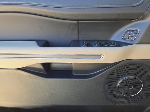 Used 2024 Ford Expedition Max XLT image 19