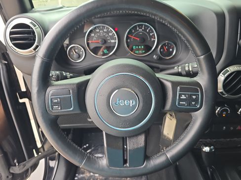 Used 2018 Jeep Wrangler Unlimited Sahara AWD/4WD image 25