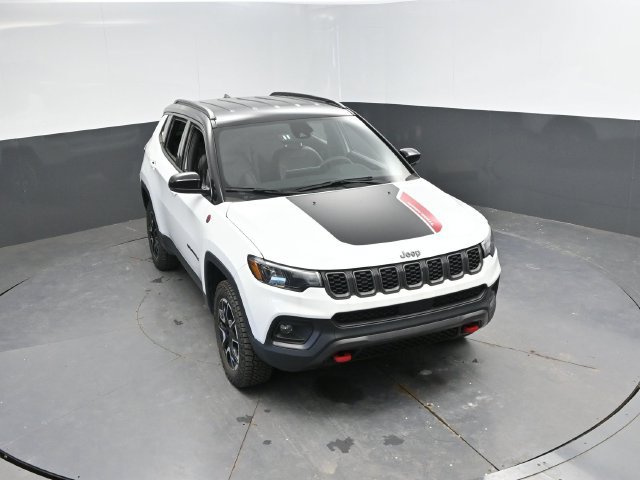 Used 2025 Jeep Compass Trailhawk AWD/4WD image 36