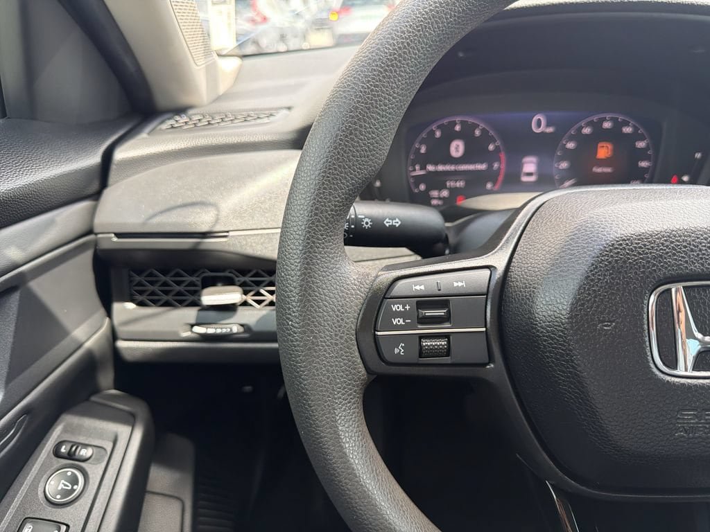 Used 2025 Honda Accord SE image 28