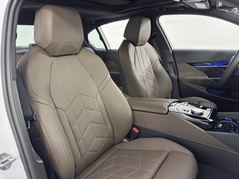 Used 2024 BMW i5 eDrive40 w/ M Sport Package image 44