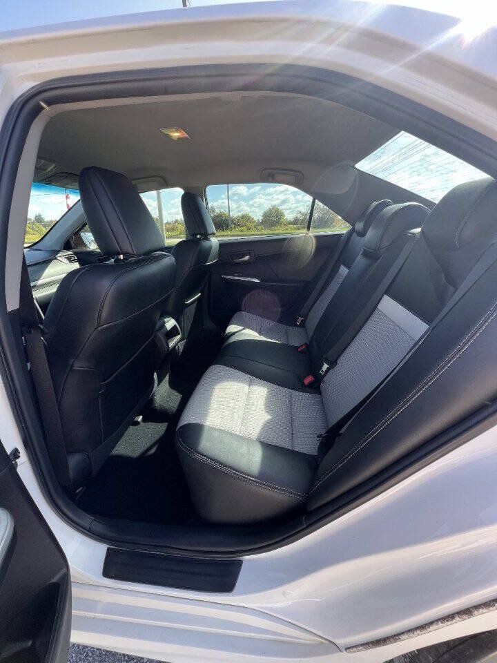 Used 2014 Toyota Camry SE FWD image 11
