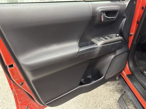 Used 2018 Toyota Tacoma TRD Sport AWD/4WD image 14