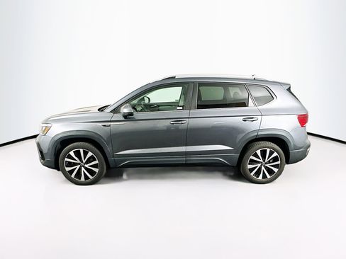 Used 2023 Volkswagen Taos SE FWD image 4