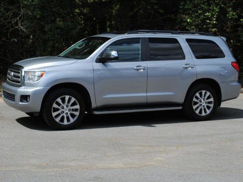 Used 2016 Toyota Sequoia Limited w/ Safety & Convenience Package image 9
