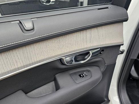Certified 2025 Volvo XC90 T8 Ultra w/ Protection Package Premier image 15