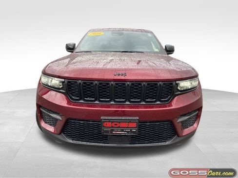 Certified 2025 Jeep Grand Cherokee Altitude image 2