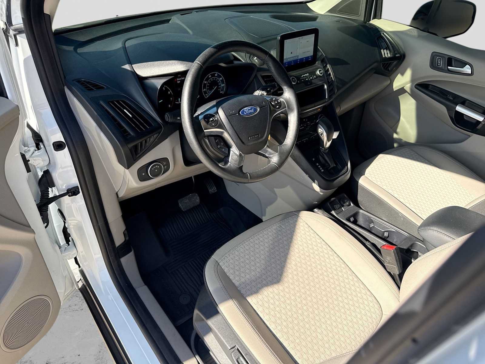 Used 2023 Ford Transit Connect XLT FWD image 2