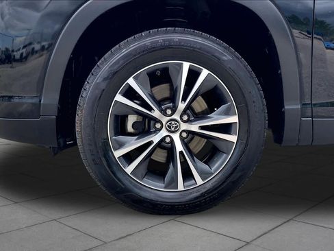 Used 2019 Toyota Highlander LE FWD image 11