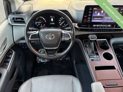 Used 2024 Toyota Sienna XLE image 14
