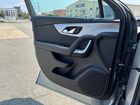 Used 2025 Chevrolet Blazer LT FWD image 18