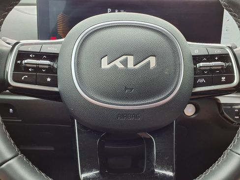 Certified 2025 Kia Sorento S FWD image 18